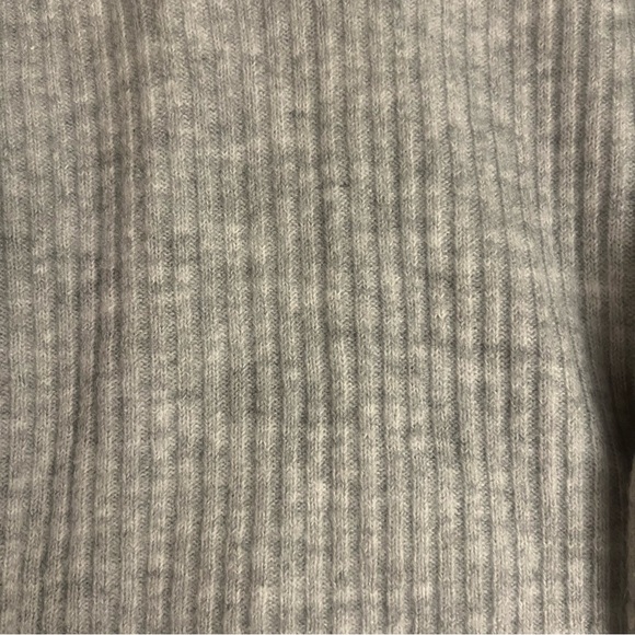 Collared V-Neck Sweater - Picture 5 of 6